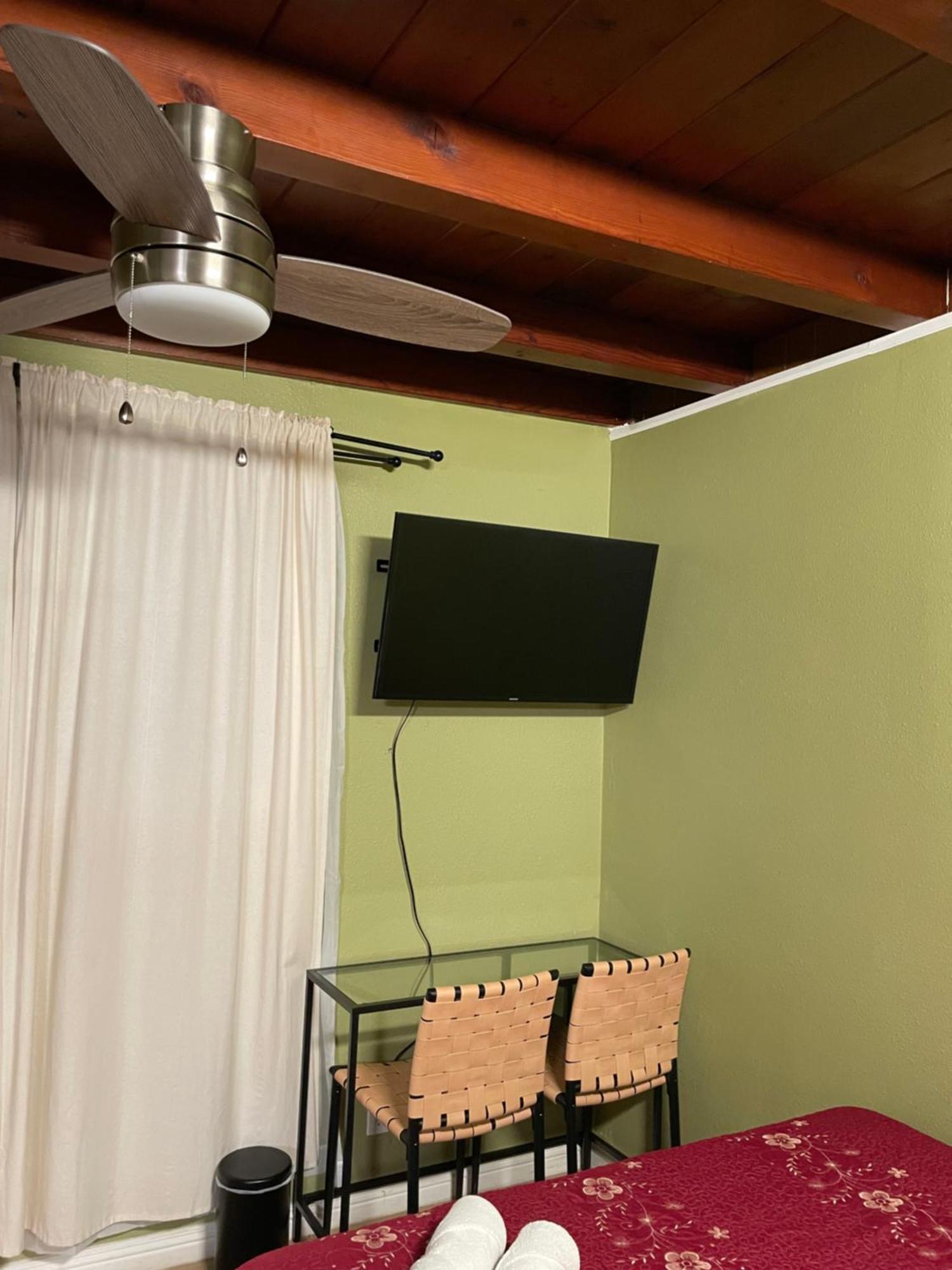 Private Room W/ Private Full Bathroom & Wifi & Ac & Shared Kitchen In 로스앤젤레스 외부 사진